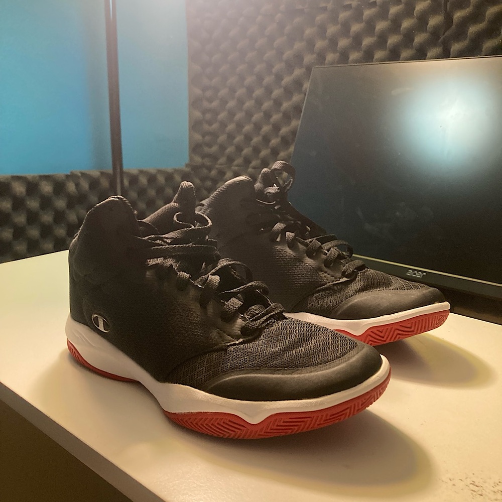 Champion sneakers, size 9 Men.